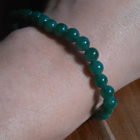Green Aventurine Stretch Bracelet - Picture 6 of 7